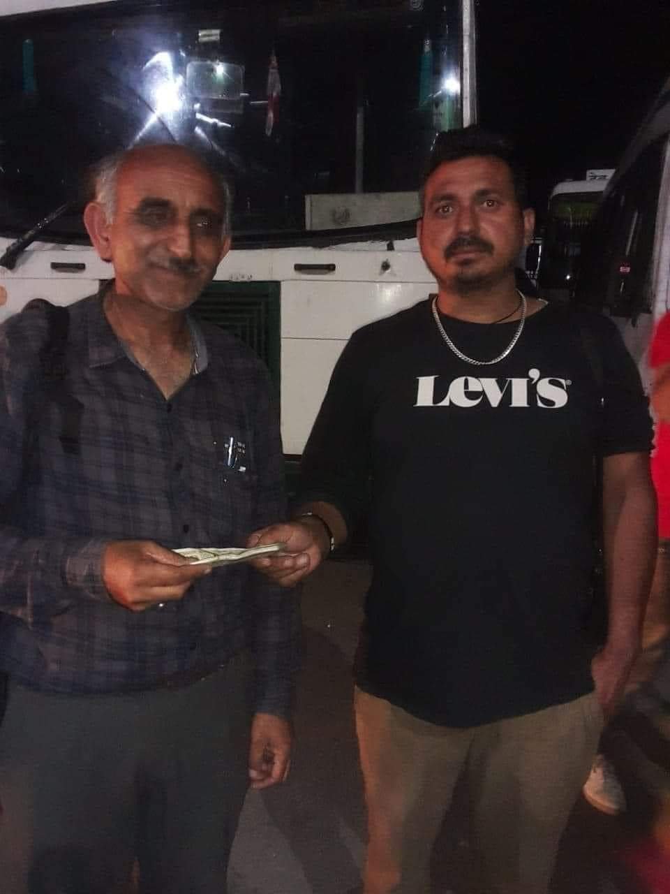 शिमला निजी बस परिचालक ने पेश की ईमानदारी की मिसाल