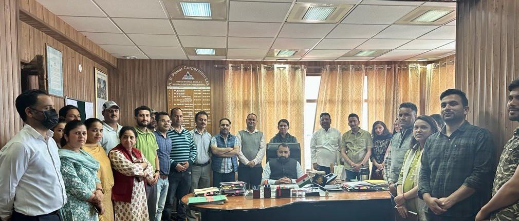 हिमाचल प्रदेश पॉवर कॉरपोरेशन के कर्मचारियों ने ओपीएस के लिए सौंपा विज्ञापन ज्ञापन