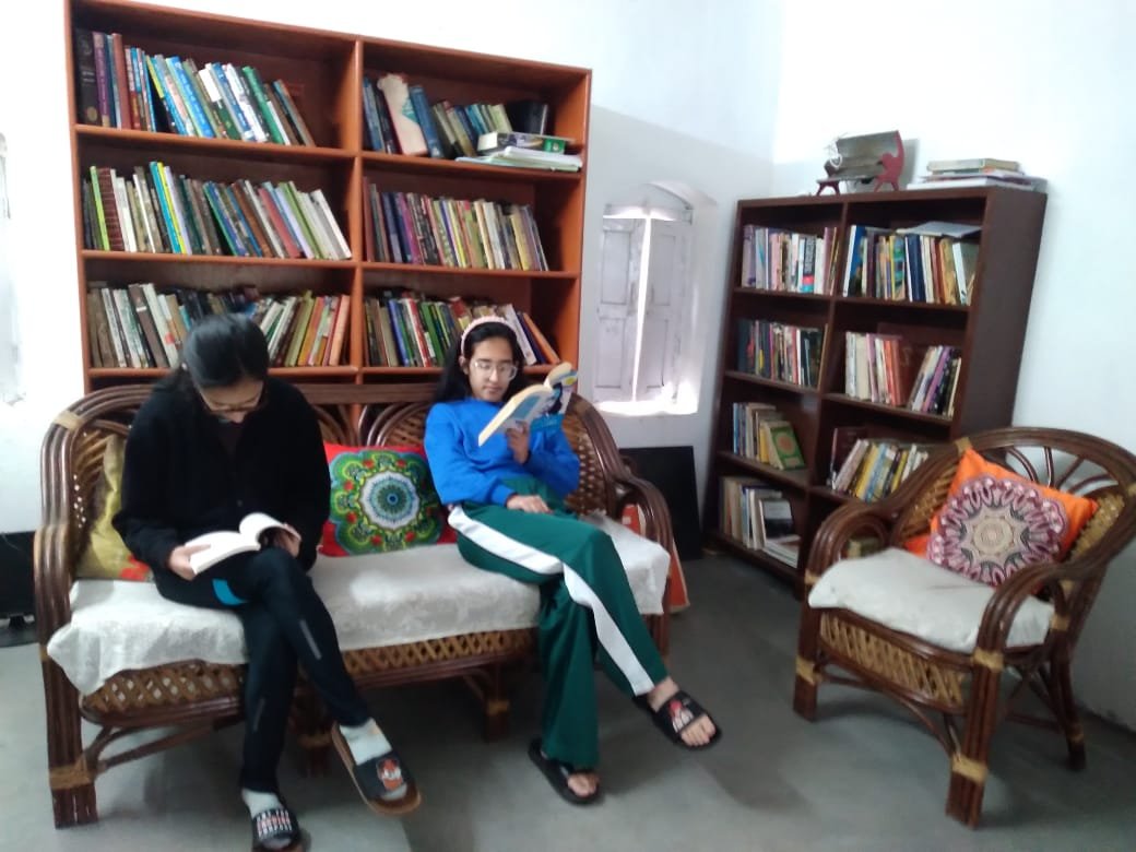 बच्चों के लिए गांव में खुली लाइब्रेरी