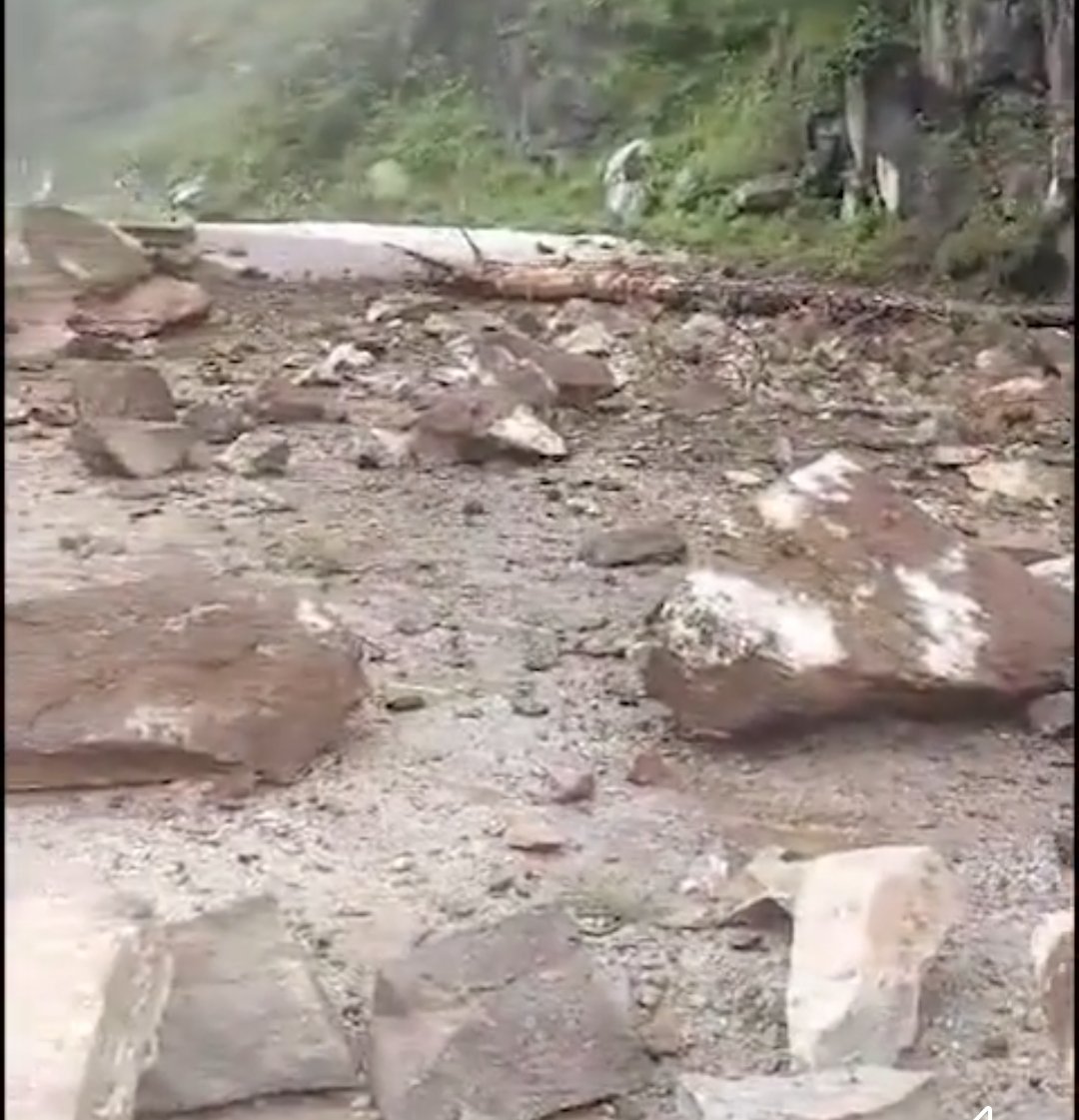 किन्नौर: चौरा में दरकी पहाड़ी, NH 5 क्षतिग्रस्त