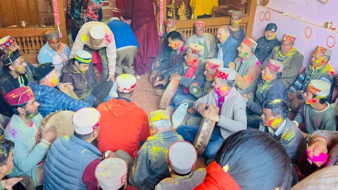 भगवान रघुनाथ के मंदिर में शुरू हुआ होली उत्सव