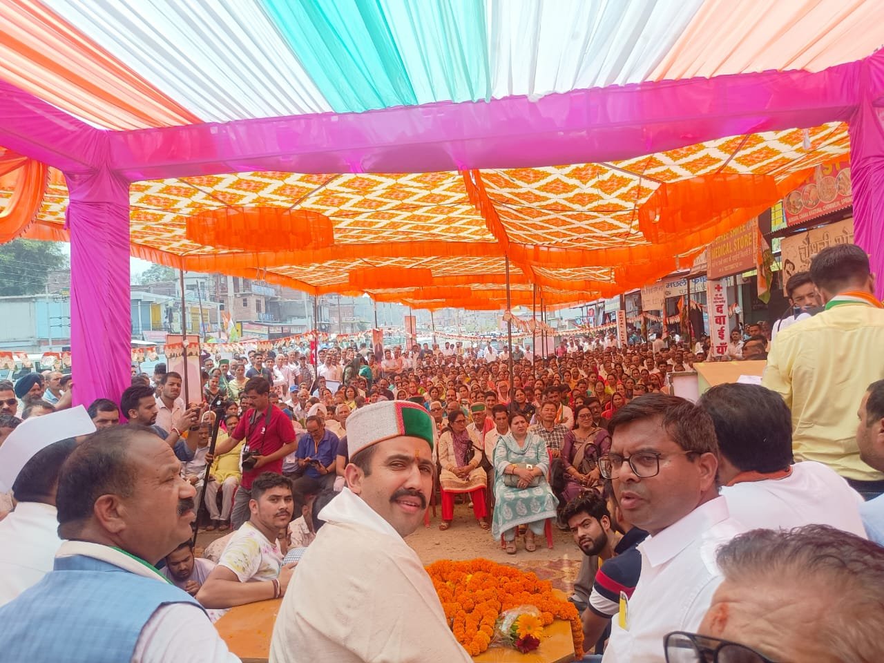 प्रधानमंत्री बड़ी बड़ी बातें कर नए जुमलों को फेंक कर वोट मांगेंगे : विक्रमादित्य सिंह