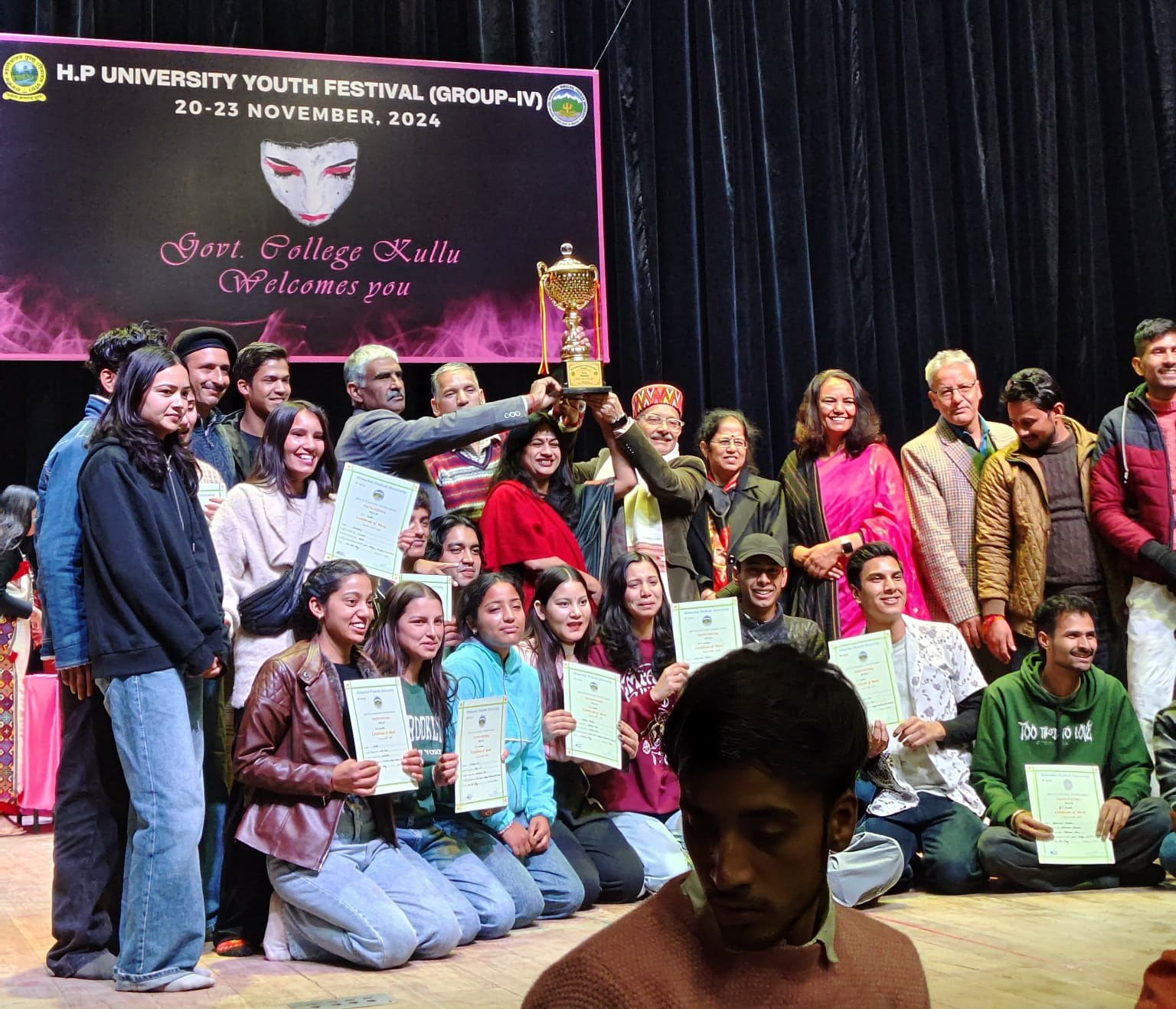 एस आर हरनोट की बहु चर्चित कहानी “कीलें” पर आधारित नाटक के मंचन को प्रथम स्थान