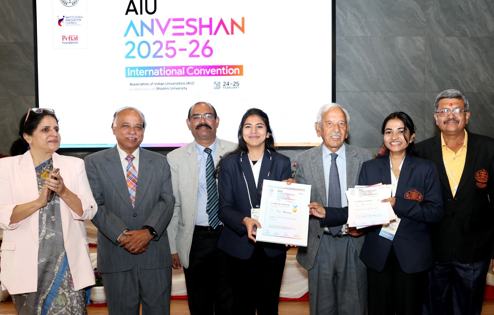 Young innovators shine at National Research Convention at Shoolini University