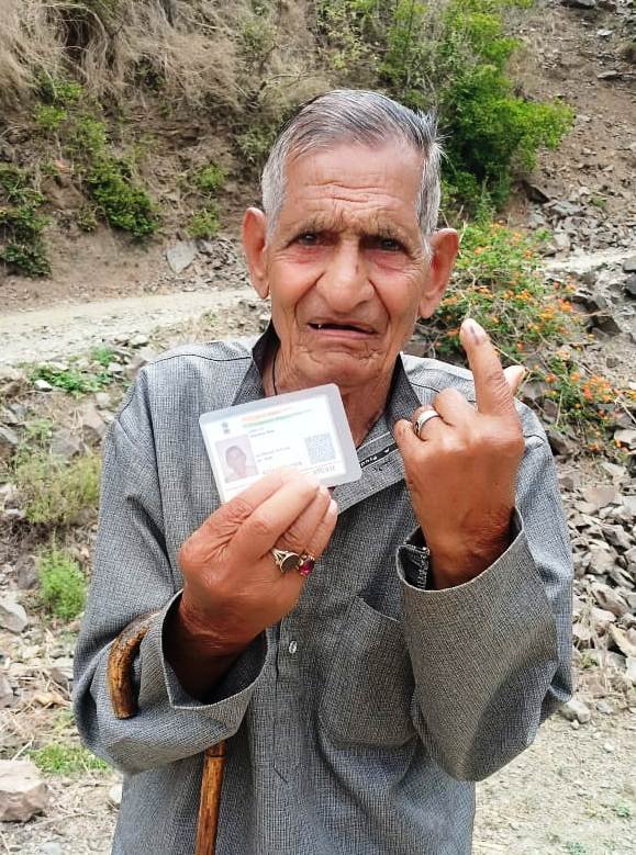 Elderly Voters Inspire Youth in Mashobra Panchayat Polls