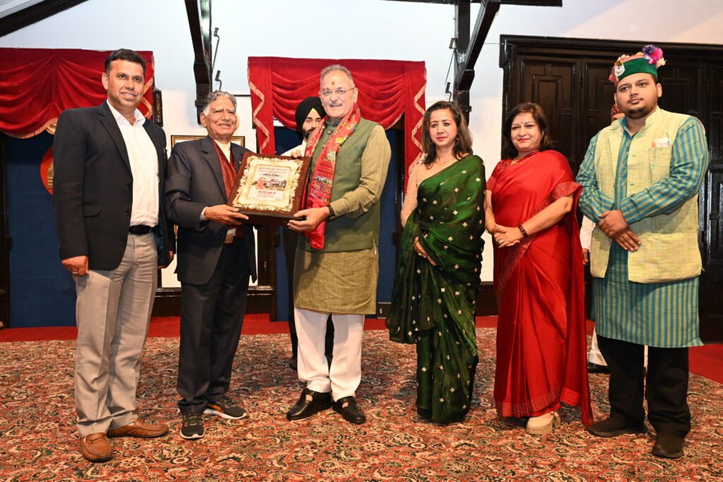 Governor calls for connecting literature with service, sensitivity and patriotism